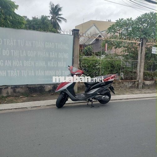 Dư nên chia lại cho a chị e chở đồ đi chơi đi chợ