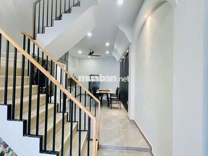 Cho thuê nguyên căn  1 trệt 3 lầu 5pn 5wc nhà mới full nội thất