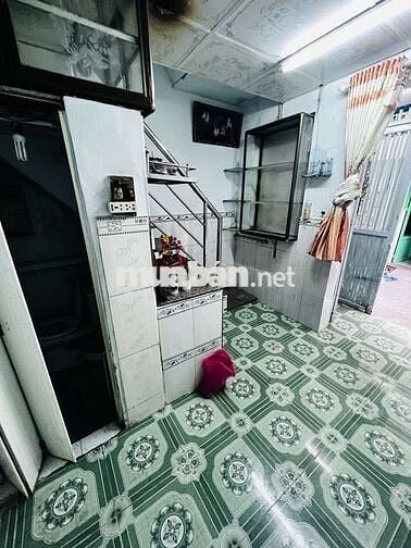 Nhà nguyên căn 2 lầu hẻm 1/ đường số 5 p17 gò vấp 2phòng 1wc giá 4tr