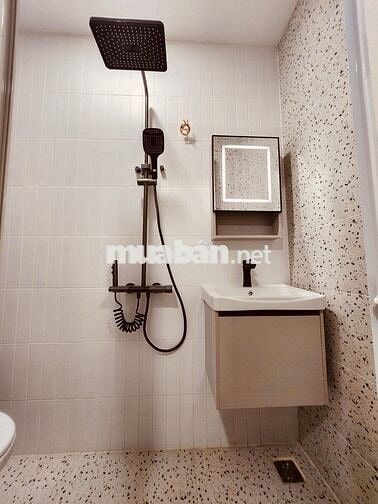 NHÀ ĐẸP Q4- SÁT MT- 30m2 - 2 LẦU ĐÚC - KO QH- GIÁ 4 TỶ NHỈNH