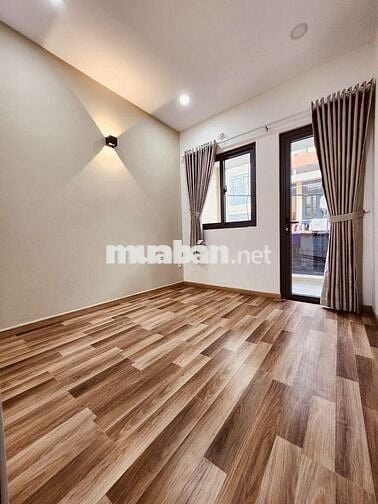 NHÀ ĐẸP Q4- SÁT MT- 30m2 - 2 LẦU ĐÚC - KO QH- GIÁ 4 TỶ NHỈNH