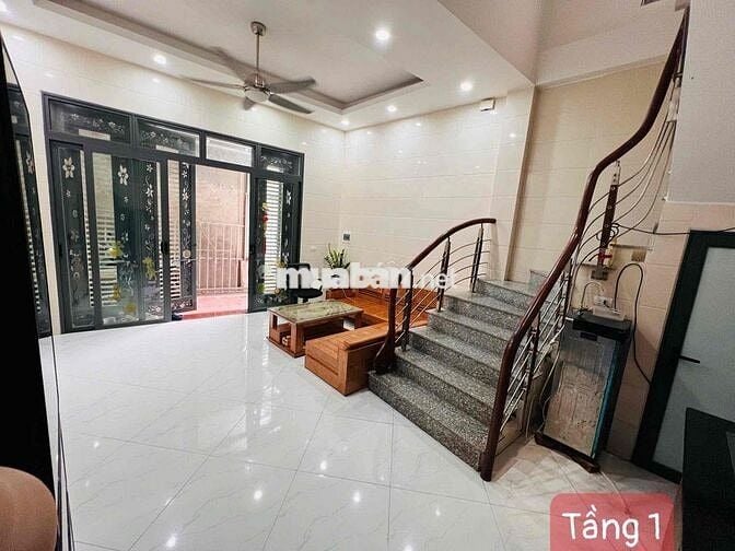 Bán nhà phố Trạm - Long Biên 35mx5 tầng, giá 6.6 tỷ. Full nội thất