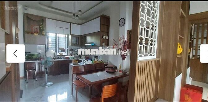 Bán nhà mặt tiền 140m2 - 3 phòng ngủ - Trục đường chính kdc Vĩnh Phú 2