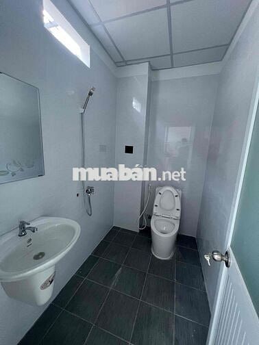 Nhà Sạch Sẻ DT 4x20 1Trệt 1Lửng 2Pn 1Wc Đường Rộng Xe Tải Ôtô Đậu Nhà