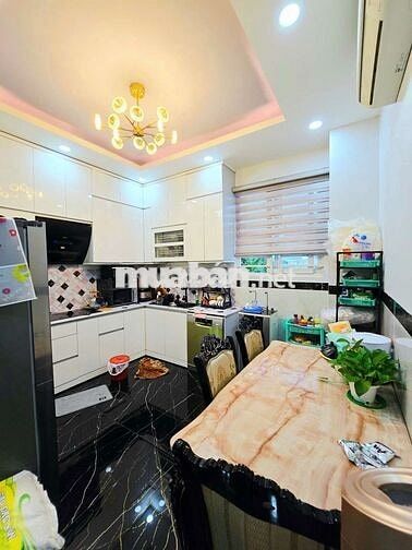 Bán nhà 287 Âu Duong Lân, p2 hẻm xe hơi giá rẻ 4 PN nhà còn mới