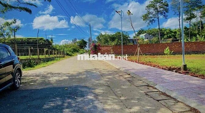 Chuyển nơi ở cần bán lỗ gấp lại lô view hồ giá 400tr 1000m2