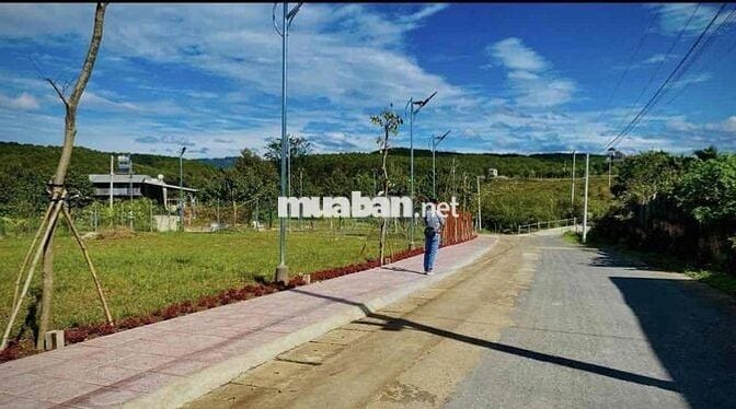 Chuyển nơi ở cần bán lỗ gấp lại lô view hồ giá 400tr 1000m2