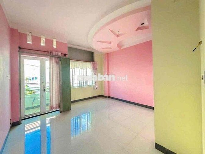 Cho thuê nhà 2 lầu mặt tiền KDC Hồng Phát 3 phòng ngủ