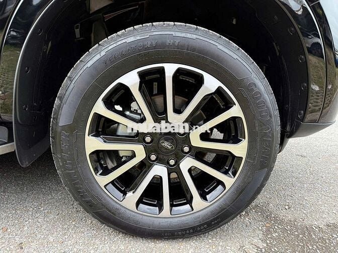 Ford Everest 2025 Platinum 2.0L 4x4 AT - 7000 km