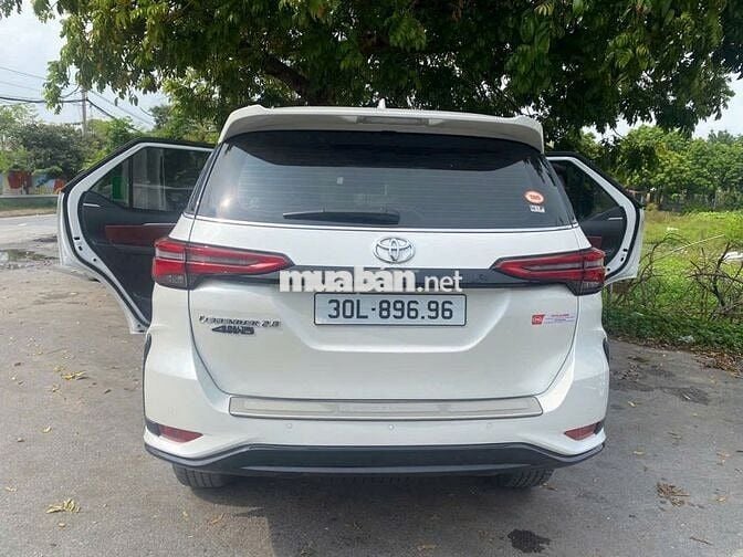 Toyota Fortuner 2022 2.7L 4x4 AT - 9000 km
