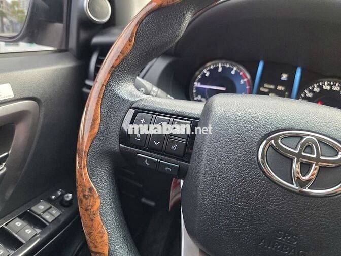Toyota Fortuner 2024 2.7 AT 4x2 - 18219 km