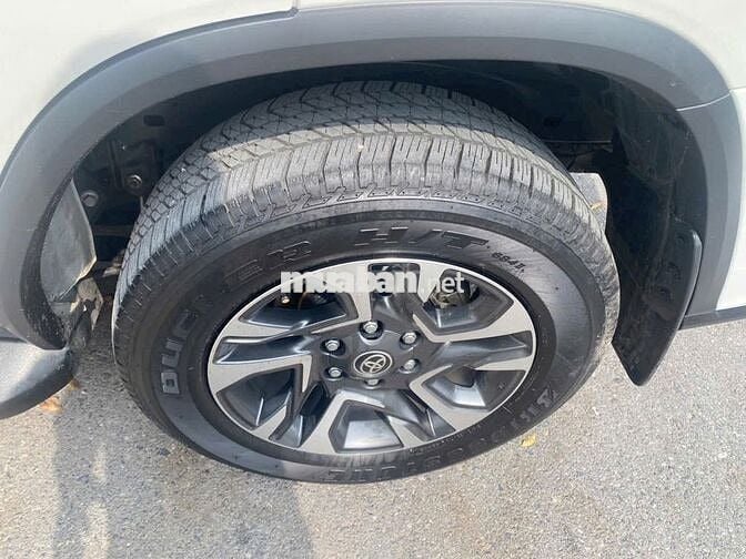 Toyota Fortuner 2022 2.7L 4x4 AT - 9000 km