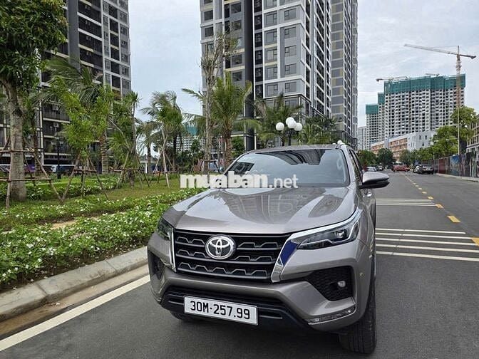 Toyota Fortuner 2024 2.7 AT 4x2 - 18219 km