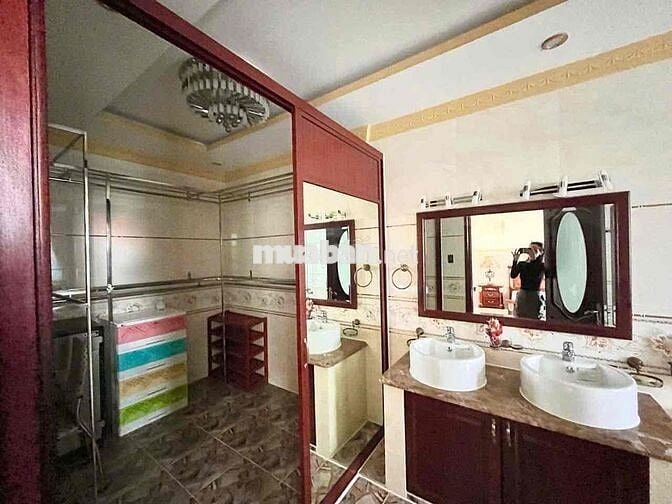 Cho Thuê Biệt Thự Lê Thị Chợ, Q7 Hầm Trệt 3 Lầu