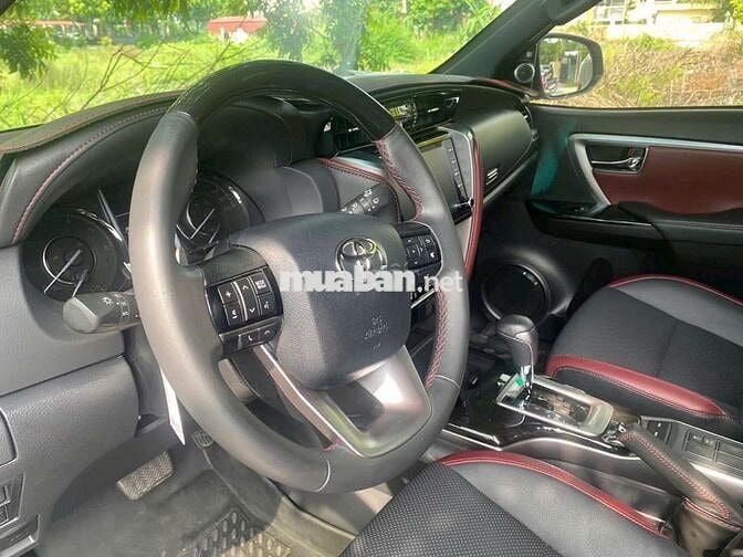Toyota Fortuner 2022 2.7L 4x4 AT - 9000 km