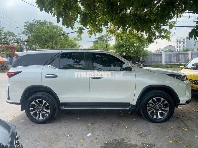 Toyota Fortuner 2022 2.7L 4x4 AT - 9000 km