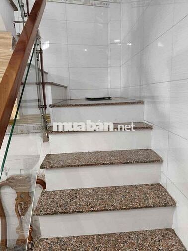 NHÀ LÔ GÓC MÁT MẺ - TƯƠNG LAI MT ĐƯỜNG 30M.