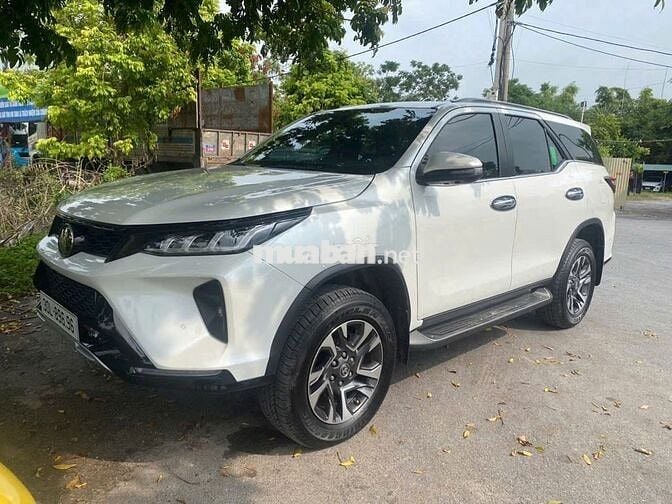 Toyota Fortuner 2022 2.7L 4x4 AT - 9000 km