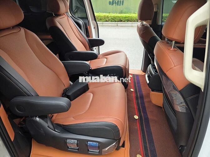 Kia Carnival 2025 Signature 2.2D - 8227 km