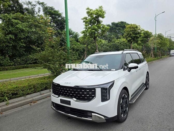 Kia Carnival 2025 Signature 2.2D - 8227 km