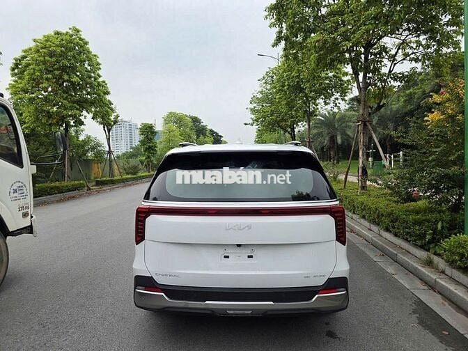 Kia Carnival 2025 Signature 2.2D - 8227 km