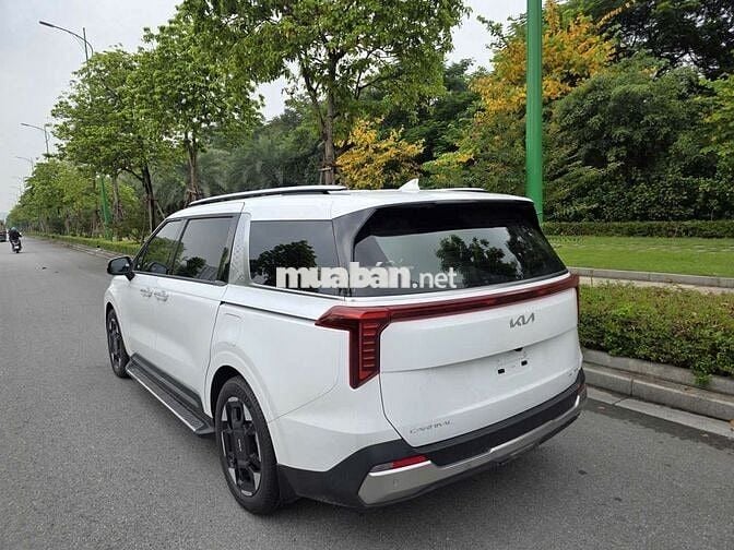 Kia Carnival 2025 Signature 2.2D - 8227 km