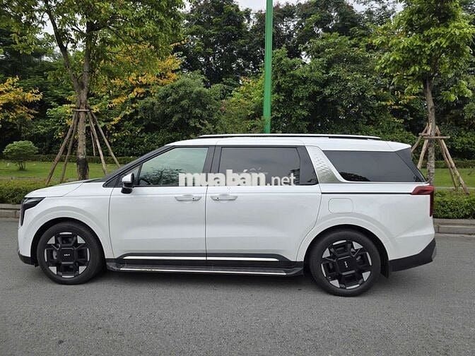 Kia Carnival 2025 Signature 2.2D - 8227 km