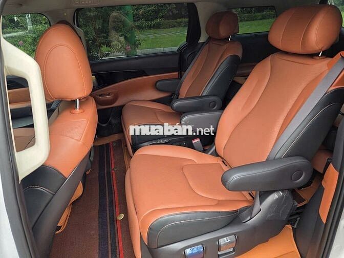 Kia Carnival 2025 Signature 2.2D - 8227 km