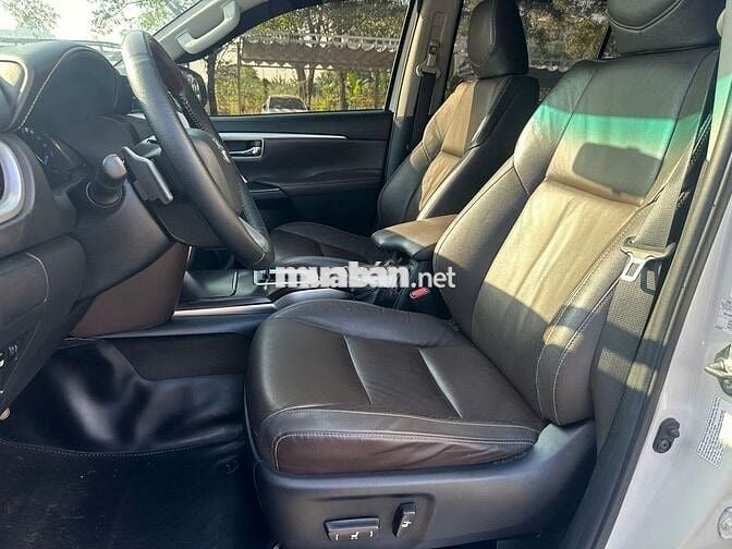 Toyota Fortuner 2.4AT 2019 diesel trắng camay
