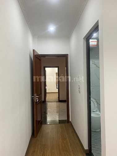 Nhà mới xây 6 tầng thang máy 75m phố Lĩnh Nam ô tô vào nhà. 17,5 tỷ