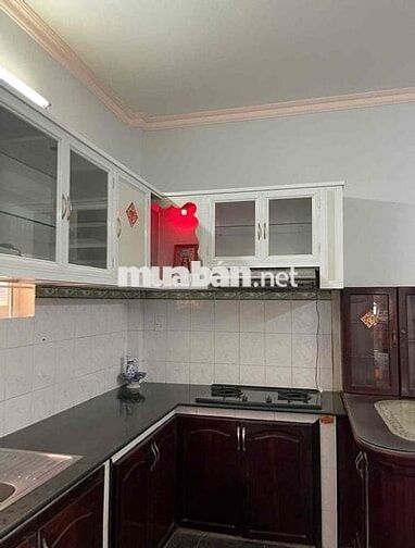 Nhà 1T1L 2PN sân rộng DT 4.5x25m hẻm xe hơi gần Phạm Văn Đồng