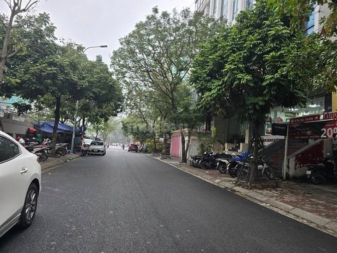 Cần bán 120m2 mt 5m khu Tái Định Cư phố Trạm Long Biên