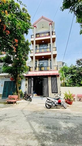 💥ANH CHÍN VỀ QUÊ BÁN NHÀ XÃ BÀ ĐIỂM ĐƯỜNG 10M THÔNG  5 x 16M 3 LẦU 
