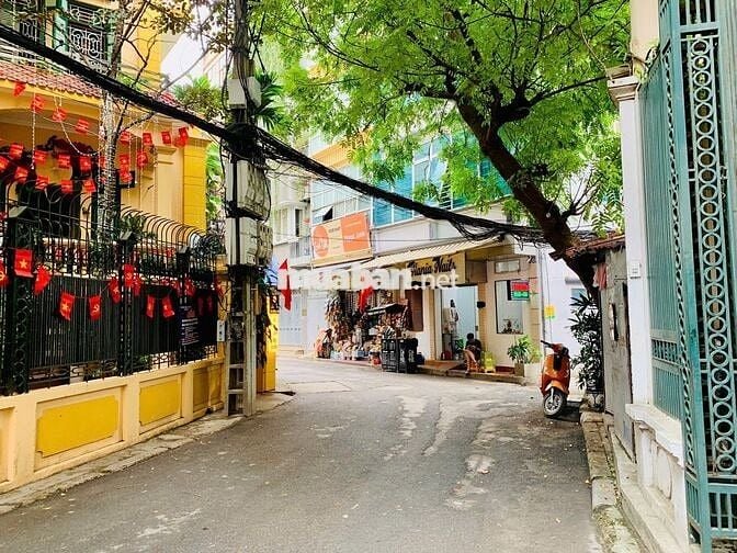 Chính chủ gửi bán nhà Võng Thị, Tây Hồ - ô tô đỗ cổng full nội thất
