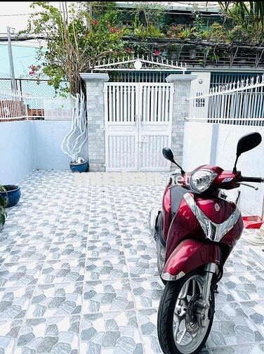 Nhà 1T1L 2PN sân rộng DT 4.5x25m hẻm xe hơi gần Phạm Văn Đồng