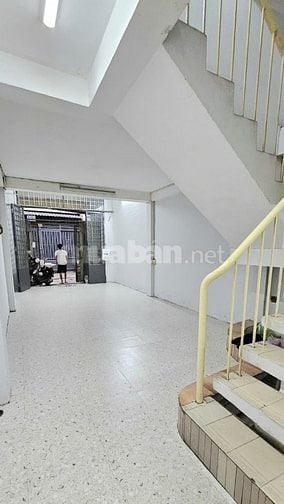 Cho thuê nhà hẻm 6m(XH) Lạc Long Quân, P.3, Q.11 giá 12tr