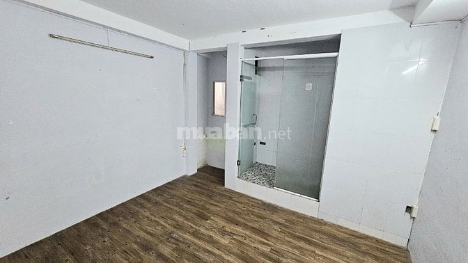 Cho thuê nhà hẻm 6m(XH) Lạc Long Quân, P.3, Q.11 giá 12tr