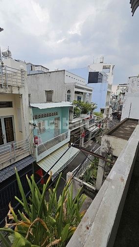 Cho thuê nhà hẻm 6m(XH) Lạc Long Quân, P.3, Q.11 giá 12tr