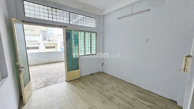 Cho thuê nhà hẻm 6m(XH) Lạc Long Quân, P.3, Q.11 giá 12tr