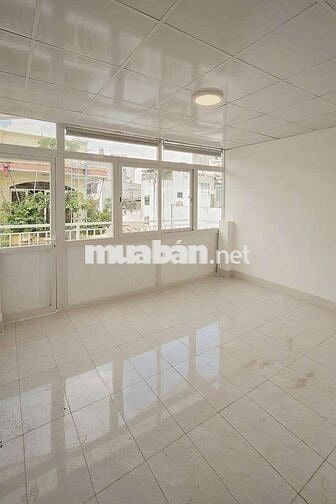 Bán CHDV có sẵn NT cạnh Điện Biên Phủ hxh 3tang 180m2 cách Q1 2p 9ty h