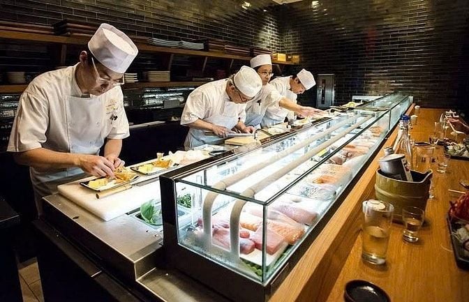 Cho thuê góc 2 Mặt tiền đường Sư Vạn Hạnh, Phường 12, Quận 10.