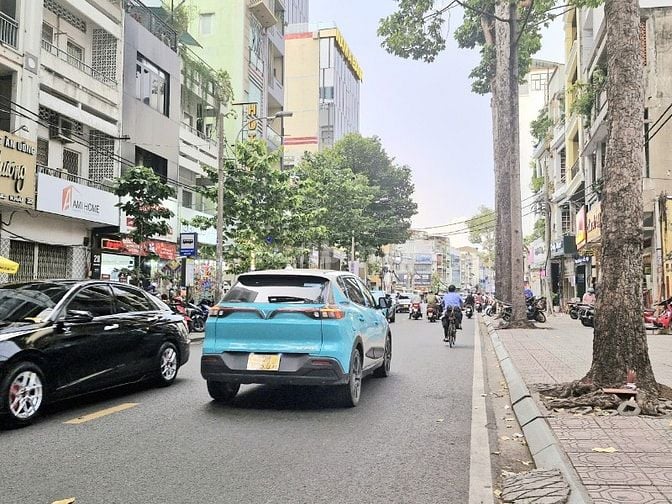 Cho thuê góc 2 Mặt tiền đường Sư Vạn Hạnh, Phường 12, Quận 10.