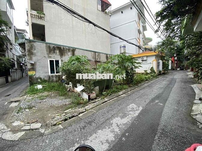 Bán Đất Ngay Phố Ngọc Lâm,Ô Tô Vào Đất Vuông Đẹp Giá Đẹp chỉ 5,x tỷ