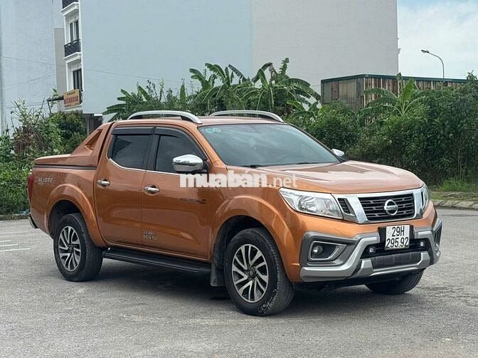 Bán xe Nissan Navara 2019 số tự động 1 cầu màu cam