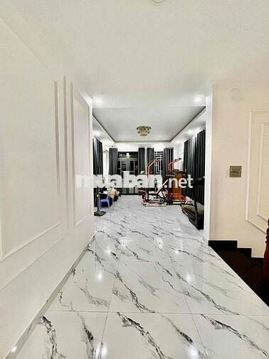 Nhà Biệt Thự Ngay Cầu An Lộc DT 20x20 1Trệt 1Lầu 4Pn 4Wc Sân Rộng Lắm