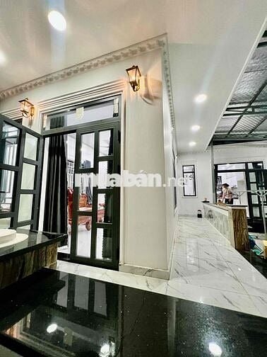Nhà Biệt Thự Ngay Cầu An Lộc DT 20x20 1Trệt 1Lầu 4Pn 4Wc Sân Rộng Lắm