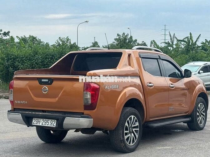 Bán xe Nissan Navara 2019 số tự động 1 cầu màu cam