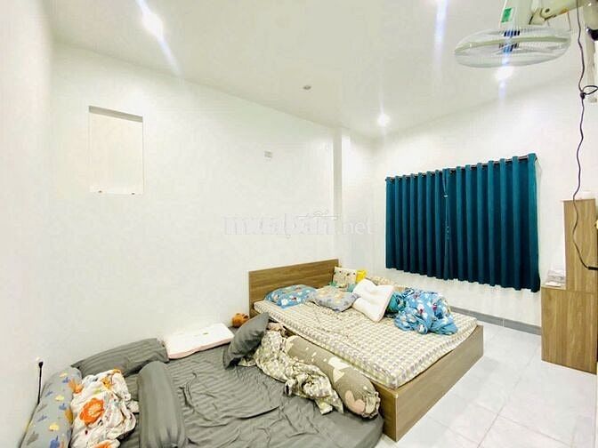 Cho thuê nguyên căn Phan Huy Ích, 3 tầng, 4 phòng ngủ, 3 vệ sinh