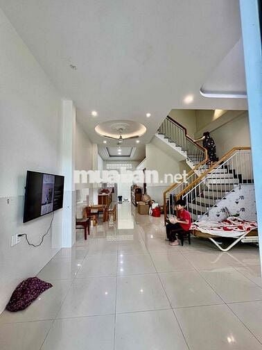Nhà Rộng Rải DT 5,5x20 1Trệt 2Lầu 4Pn 3Wc Sân Đậu Ôtô Hẻm Xe Tải