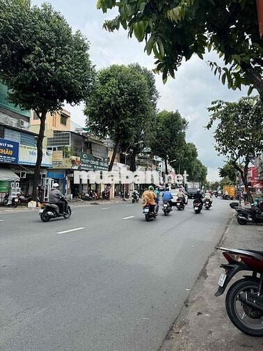 NHỈNH 6 TỶ. NHÀ 3 TẦNG 2 MẶT TIỀN NGUYỄN KIỆM. GẦN NGÃ 5 GÒ VẤP. GẤP